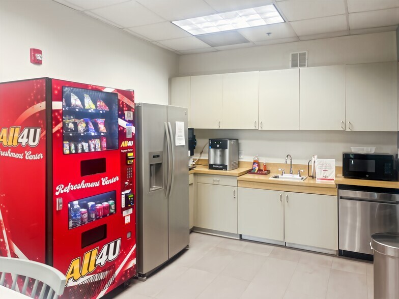 More Photos Of 5960 Fairview Rd, Charlotte Coworking Space