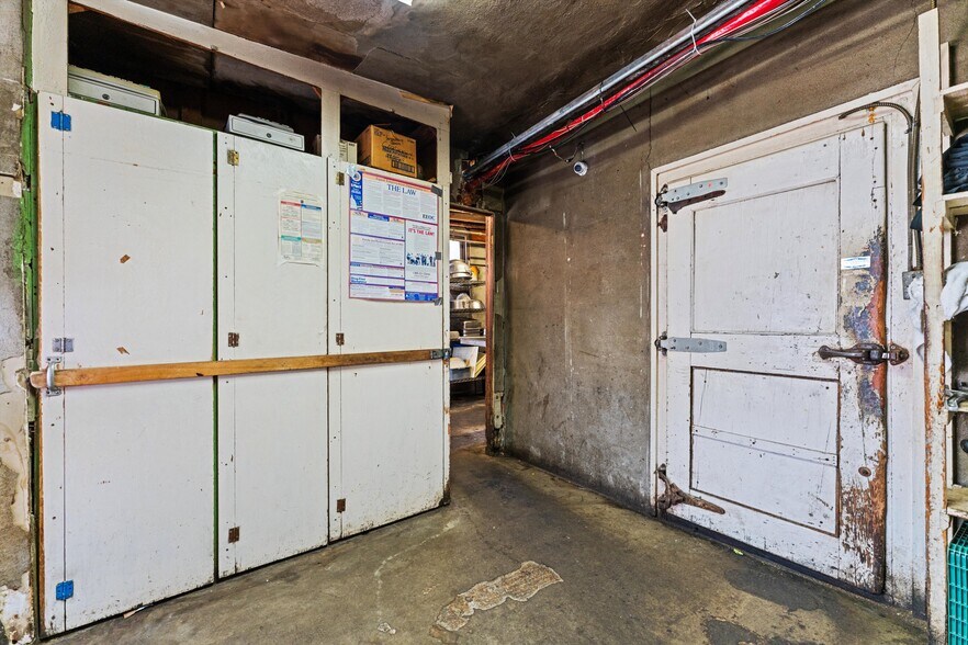 More Photos Of 17539 Elizabeth Lake Rd, Lake Hughes Hotel For Sale