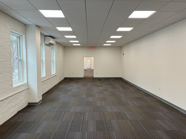 More Photos Of 224 Calvary St, Waltham Flex For Lease