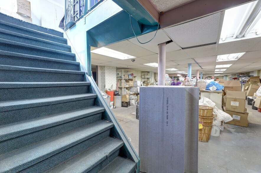 More Photos Of 900 Summit Ave, Union City Apartments For Lease
