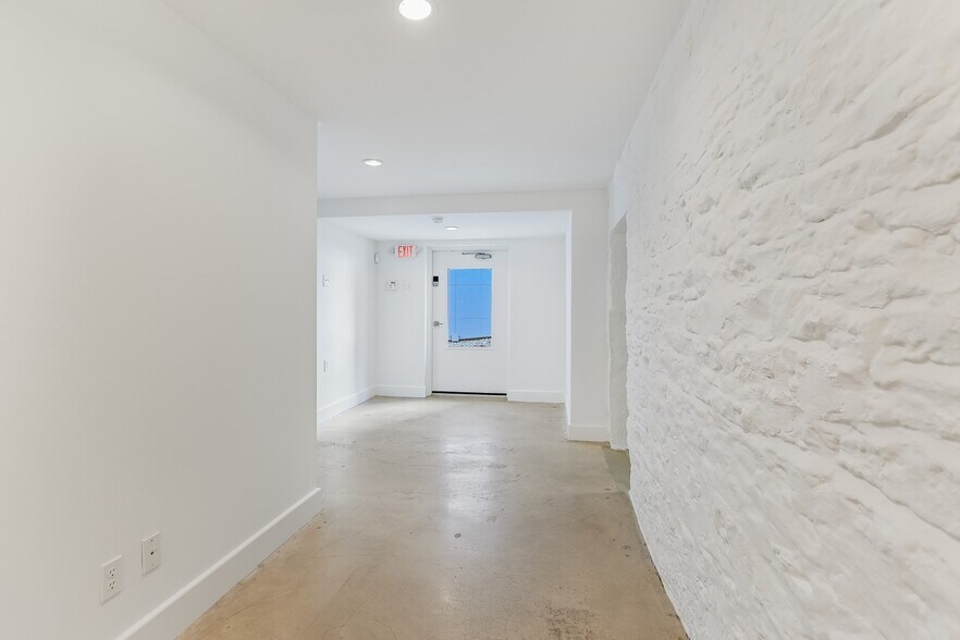 More Photos Of 610 Guadalupe St, Austin Office For Sale