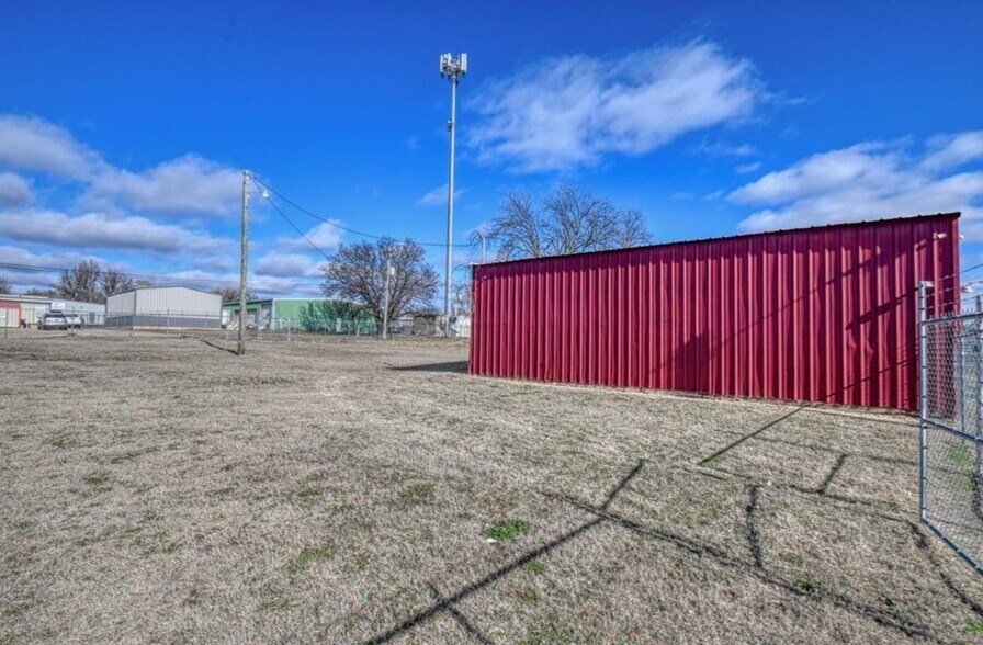 More Photos Of 529 Eel River St, Purcell Flex For Sale