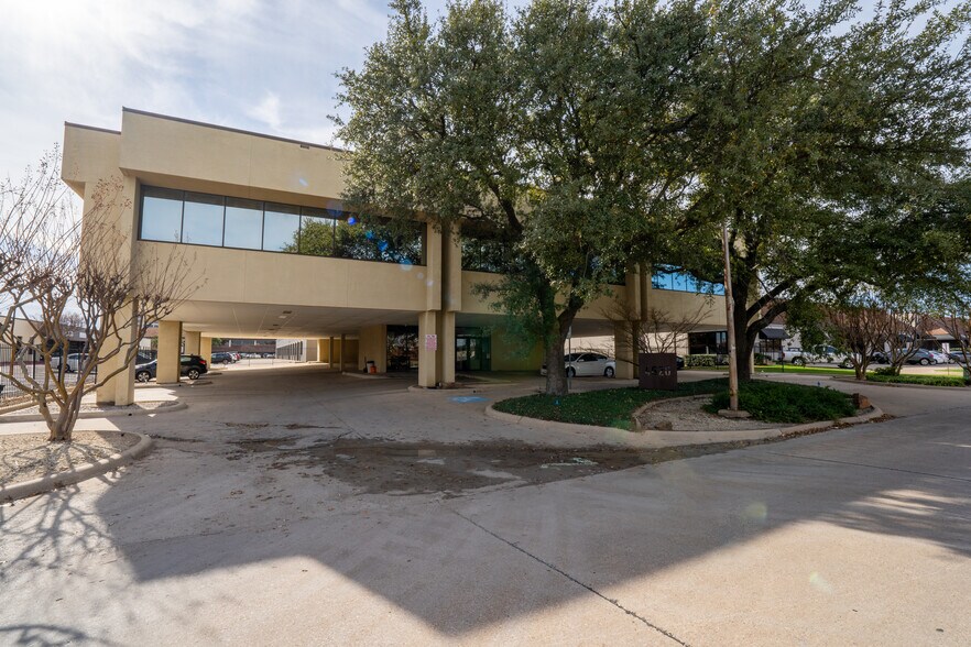 More Photos Of 4620 Sunbelt Dr, Addison Office For Sale