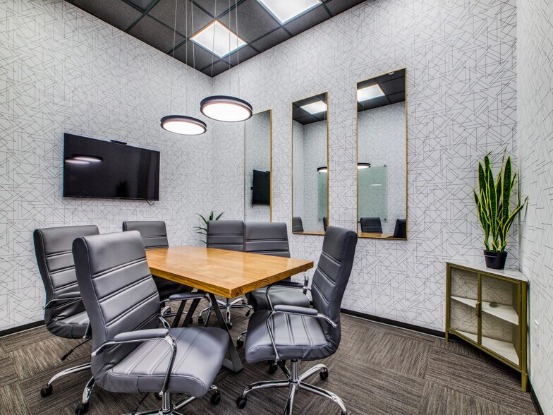 More Photos Of 1000 Main St, Houston Coworking Space
