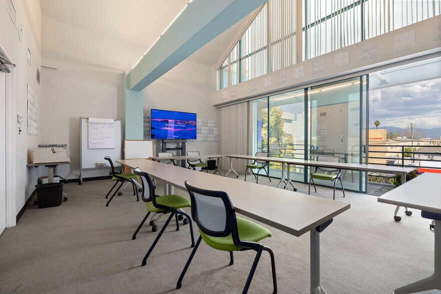 More Photos Of 4123 Lankershim Blvd, North Hollywood Loft Creative Space For Sale