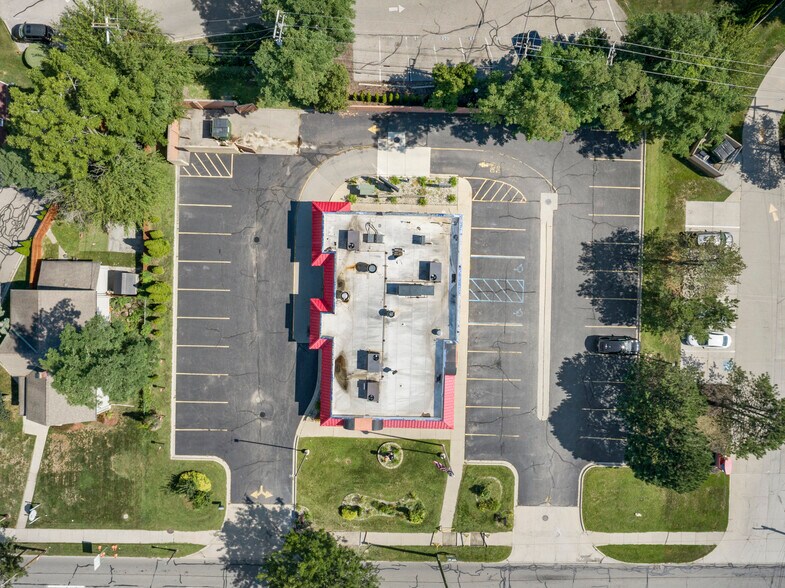 More Photos Of 32704 Grand River Ave, Farmington Restaurant For Sale