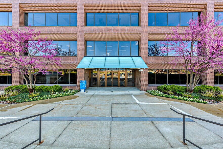 More Photos Of 1200 Jorie Blvd, Oak Brook Coworking Space