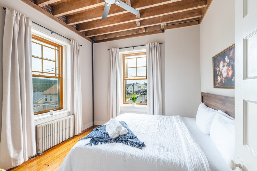 More Photos Of 124 E Abbott St, Lansford Specialty For Sale