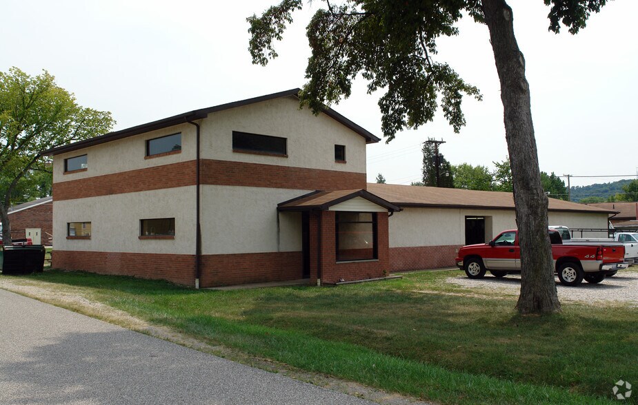 Primary Photo Of 209 Morris St, Dunbar Flex For Sale
