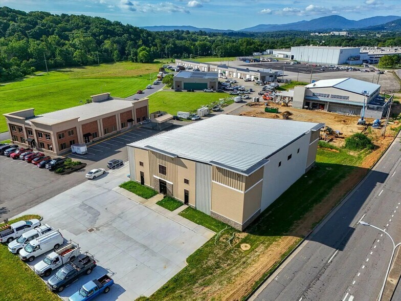 More Photos Of 68 St John rd, Salem Industrial For Lease