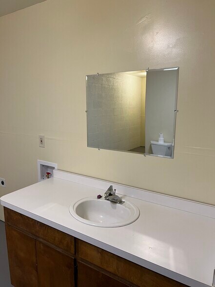 More Photos Of 48017 Highway 58, Oakridge Storefront For Sale