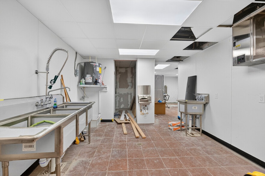 More Photos Of 3134-3150 NE 9th St, Fort Lauderdale Restaurant For Sale