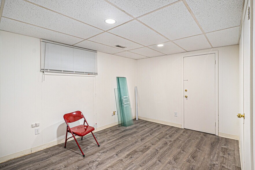 More Photos Of 3929-3933 W Court St, Flint Office For Sale