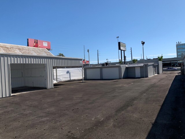 More Photos Of 5818 Southwest Fwy, Houston Showroom For Sale