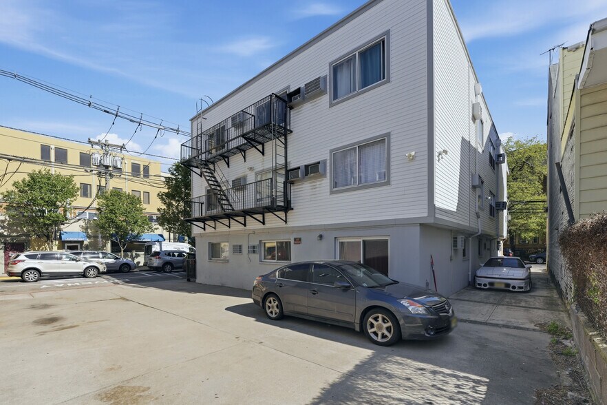More Photos Of 325 39th St, Union City Multifamily For Sale