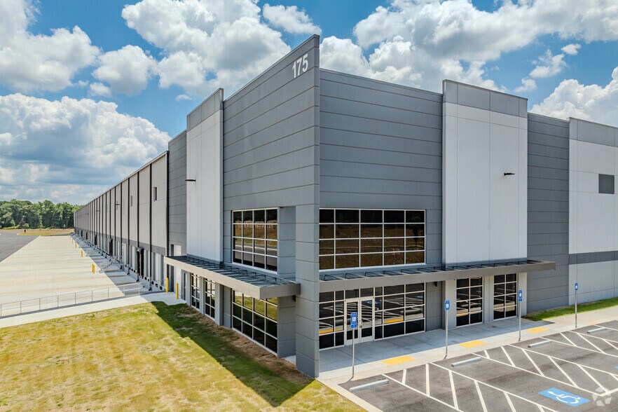 More Photos Of 175 Candler Rd, Stockbridge Warehouse For Lease