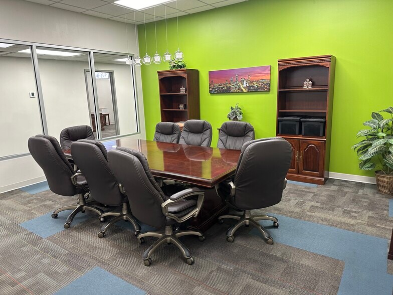 More Photos Of 34 W Rampart St, Shelbyville Storefront Retail Office For Lease