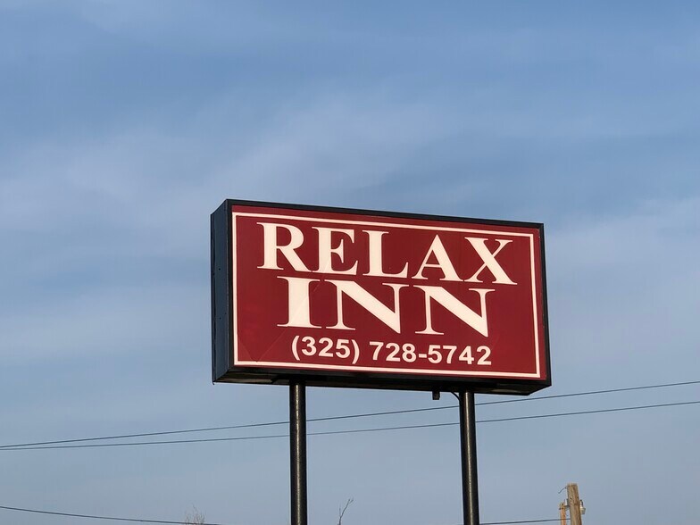 More Photos Of 1041 Westpoint Ave, Colorado City Hotel For Sale