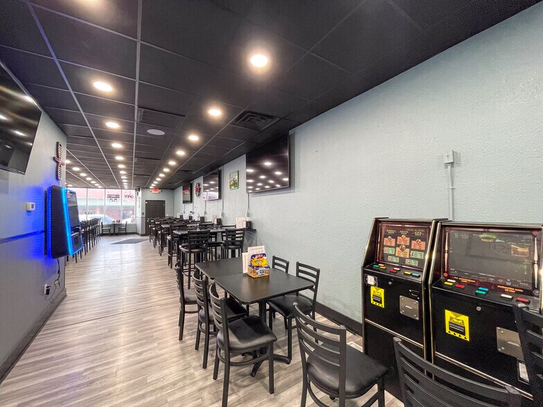 More Photos Of 1119 Thomas St, Redfield General Retail For Sale