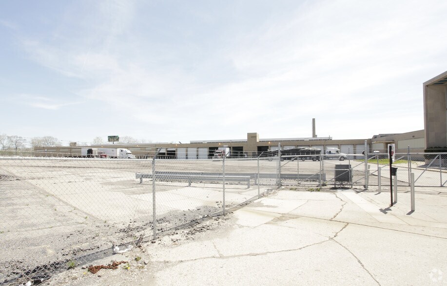 More Photos Of 1200 E McNichols Rd, Highland Park Warehouse For Lease