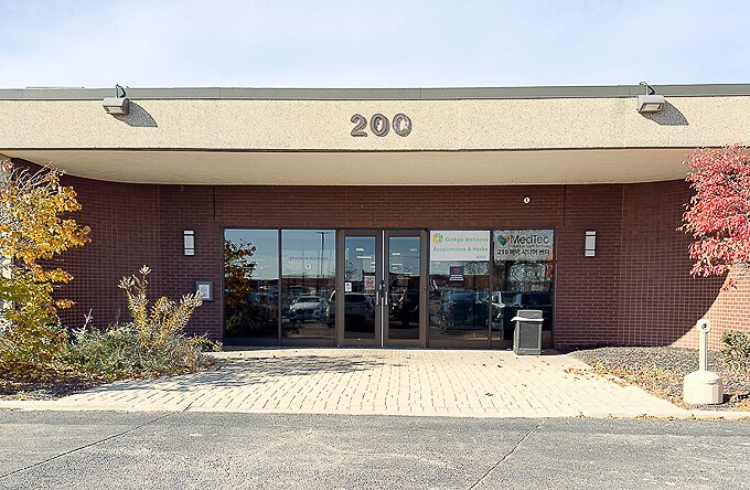 More Photos Of 1400 S Wolf Rd, Wheeling Office For Sale