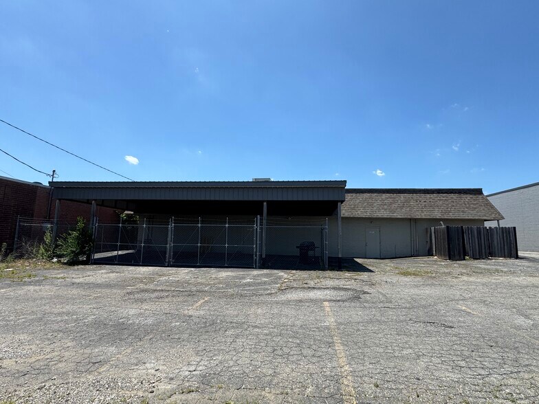 More Photos Of 12911 Us-71 Hwy, Grandview Freestanding For Lease