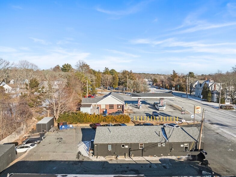 More Photos Of 33 County Rd, Mattapoisett Freestanding For Sale