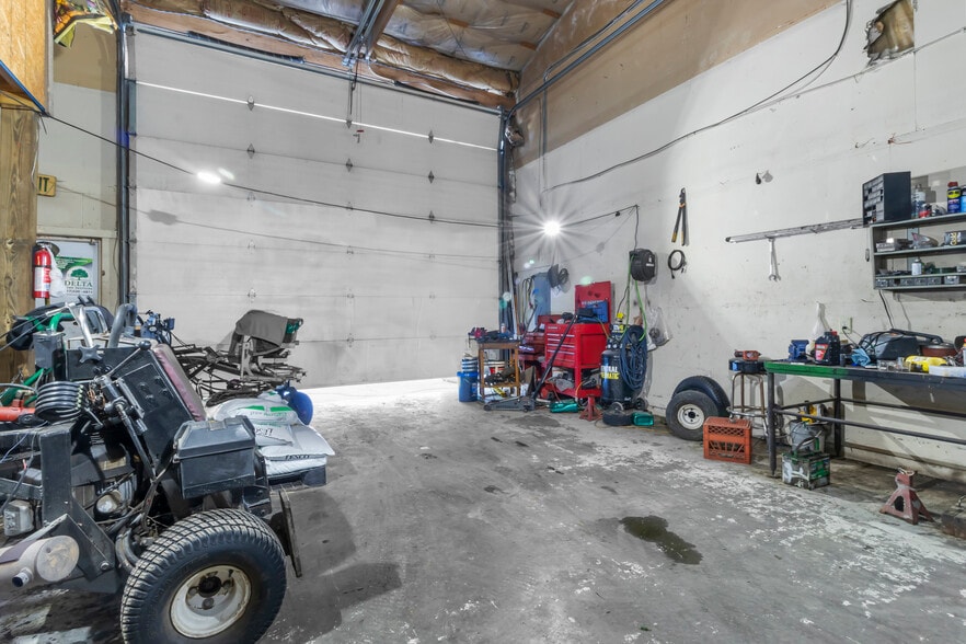 More Photos Of 10540 Jessup Blvd, Carmel Flex For Lease