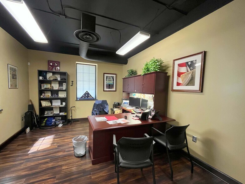 More Photos Of 400 Emery Dr, Birmingham Office For Lease