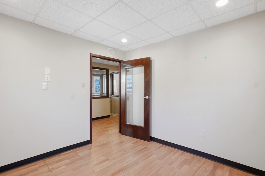More Photos Of 28 Green St, Newburyport Unknown For Lease