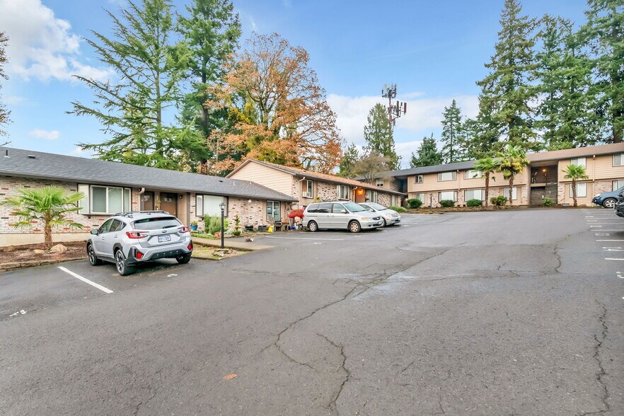 More Photos Of 13500 SE Linden Ln, Milwaukie Apartments For Sale
