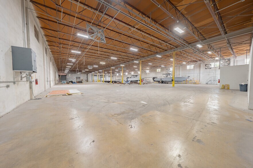 More Photos Of 13185 NW 47th Ave, Opa-locka Warehouse For Sale