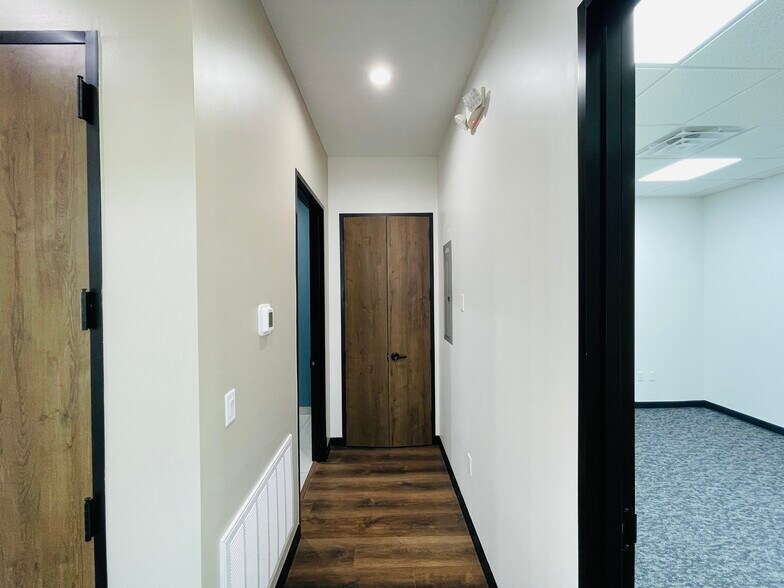 More Photos Of 7102 Tarrington Ave, Sugar Land Medical For Sale