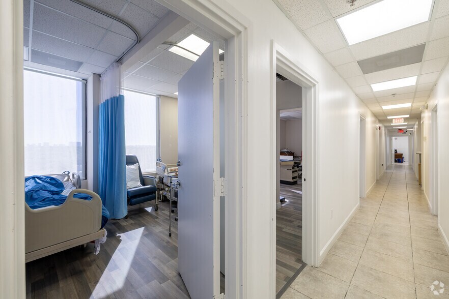 More Photos Of 12550 Biscayne Blvd, North Miami Medical For Sale