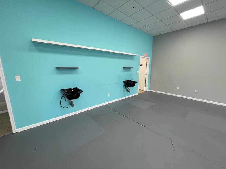 More Photos Of 900 W Ehringhaus St, Elizabeth City Storefront Retail Office For Lease