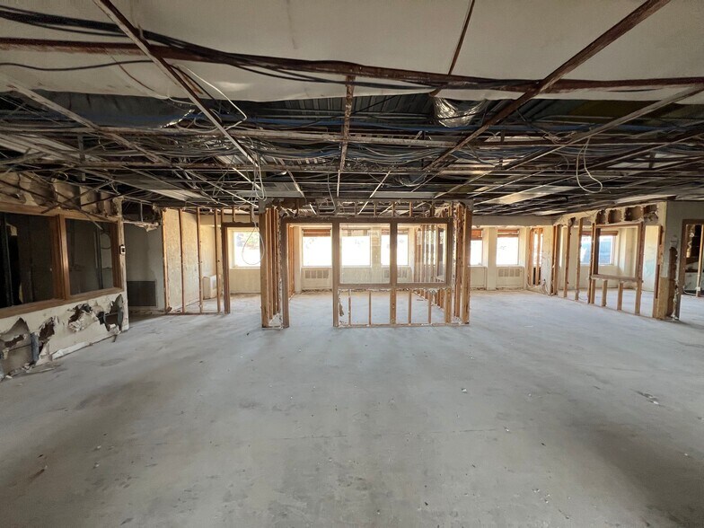 More Photos Of 100 N Main St, Corsicana Office Residential For Sale