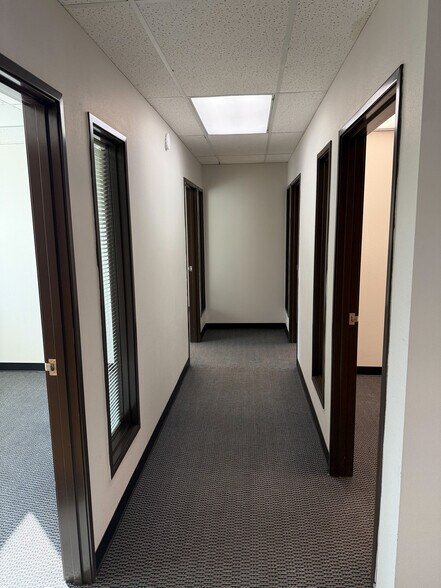 More Photos Of 7831 SE Lake Rd, Portland Office For Lease