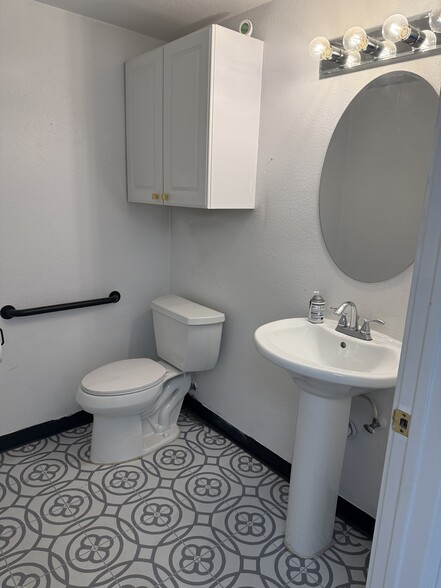 More Photos Of 31007-a W IH-10, Boerne Unknown For Lease