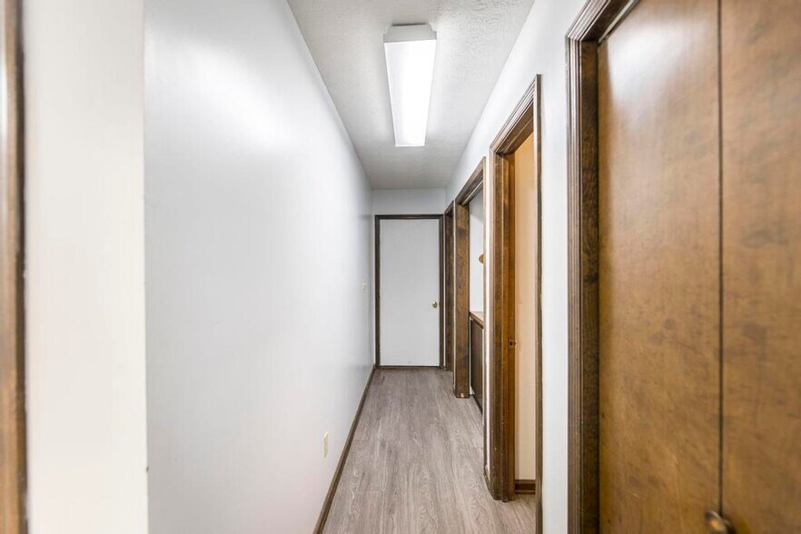 More Photos Of 231 Riverview, Oglethorpe Office For Sale