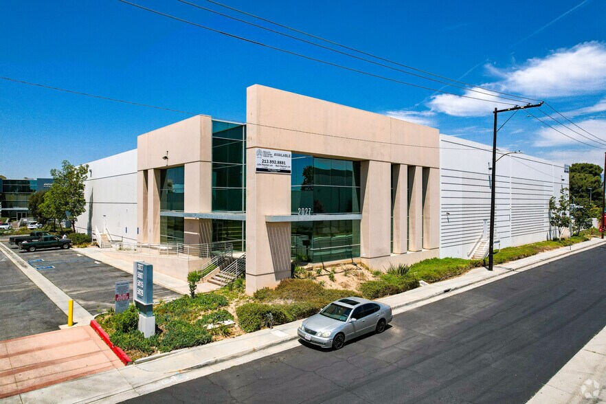 Primary Photo Of 2027 Leo Ave, Commerce Warehouse For Lease