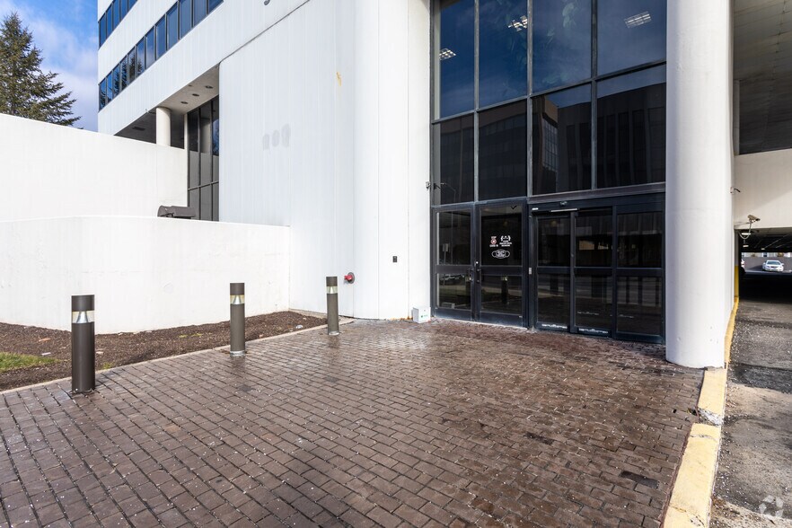 More Photos Of 999 Summer St, Stamford Medical For Lease