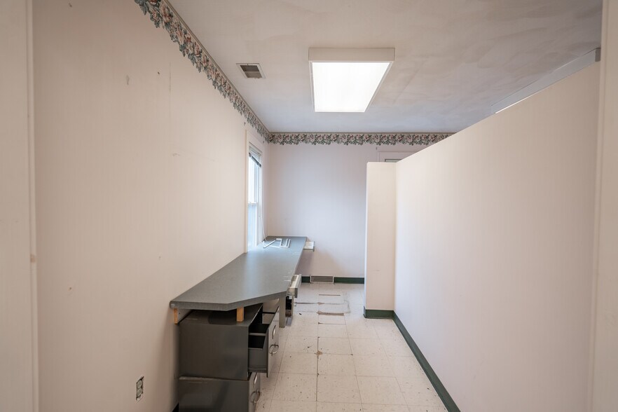 More Photos Of 24 Madison Ave, Endicott Medical For Sale