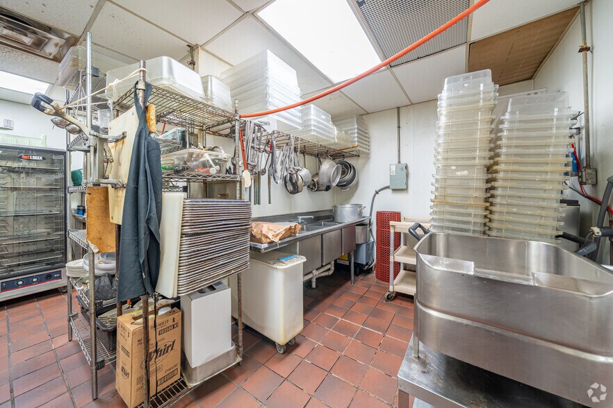 More Photos Of 7680 Grand Ave, Gurnee Restaurant For Sale