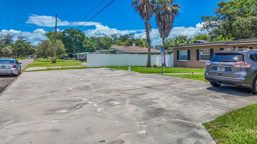 More Photos Of 6215 Claret Dr, Jacksonville Office Residential For Sale