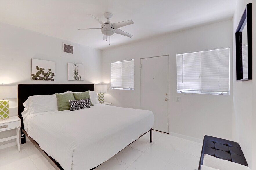 More Photos Of 350 S Belardo Rd, Palm Springs Hotel For Sale