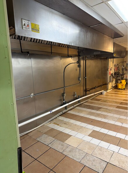 More Photos Of 4636 W Irlo Bronson Memorial Hwy, Kissimmee Storefront For Lease