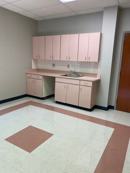 More Photos Of 1810 Mulkey Rd, Austell Medical For Lease