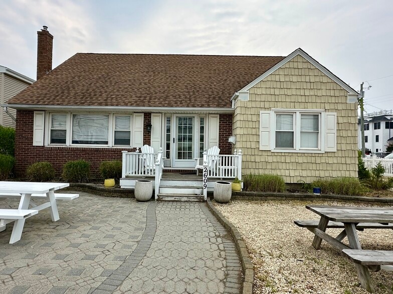 More Photos Of 2609 Long Beach Blvd, Long Beach Township Storefront Retail Residential For Sale