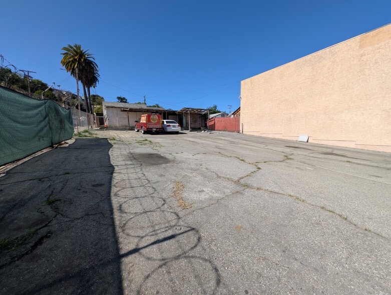 More Photos Of 6229 Outlook Ave, Los Angeles Industrial For Lease