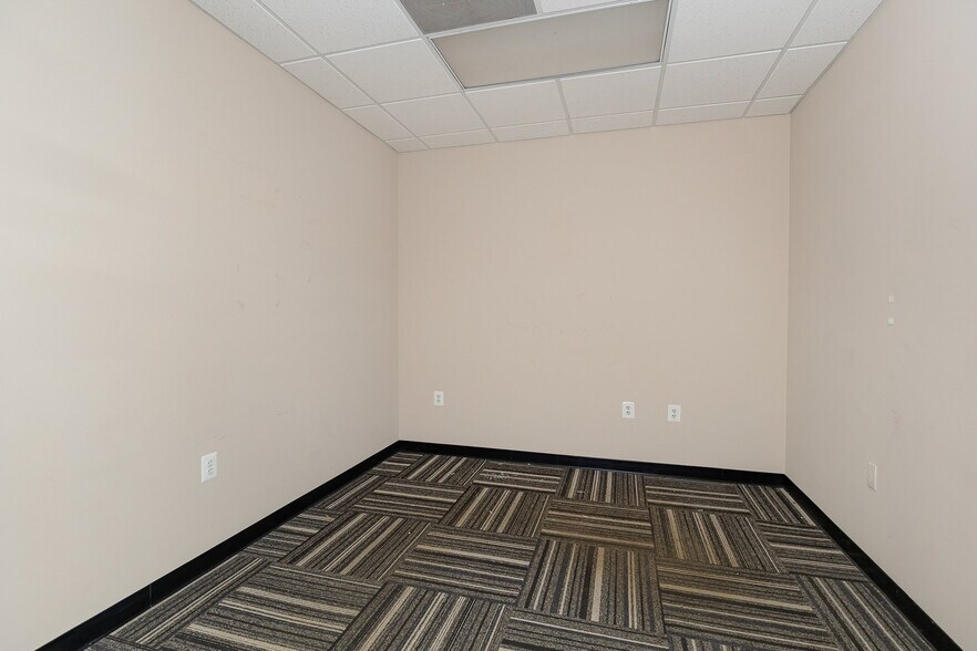 More Photos Of 100 Industrial Dr, Fredericksburg Showroom For Sale
